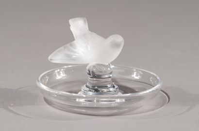 LALIQUE
Baguier en verre moulé et pressé...
