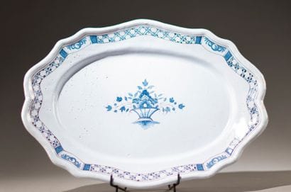 NEVERS
Grand plat ovale contourné en faïence...