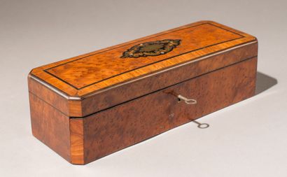 * Boîte à gants en bois et incrustation de...