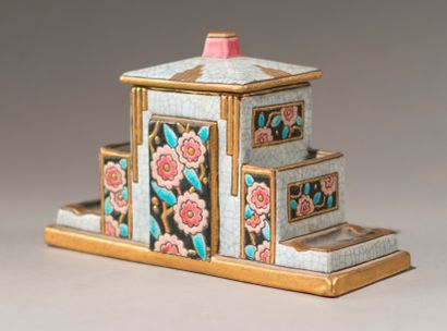 LONGWY
Nécessaire de bureau en faïence émaillée.
D5481...