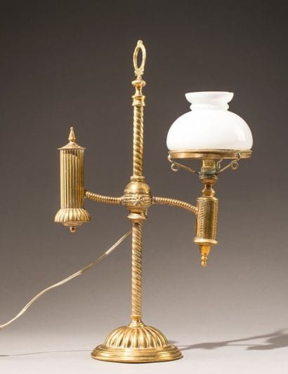 * Lampe en laiton de type quinquet.
XIXe...