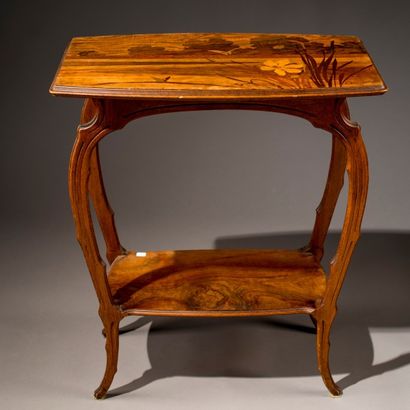 * Emile GALLE (1846-1904)
Table à thé à piètement...