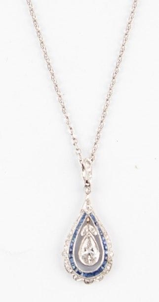 Chaîne en or gris, pendentif 