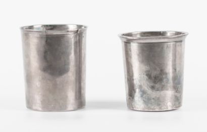 Deux timbales en argent: l'une poinçon Coq...