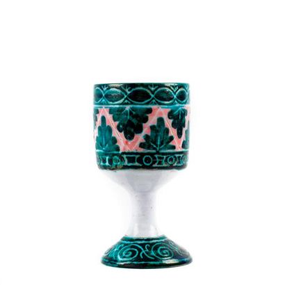 Coupe sur pied en céramique, à décor vert...