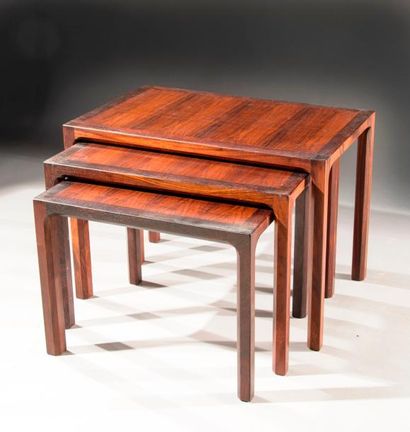 TRAVAIL DANOIS

Suite de trois tables gigogne...