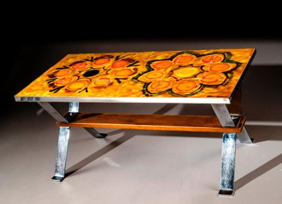 Table basse, le piètement métallique chromé...