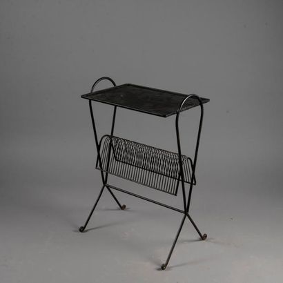 Travail des années 1950. Porte-revue noir,...