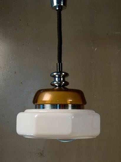 TRAVAIL des années 1970. Suspension en plastique...