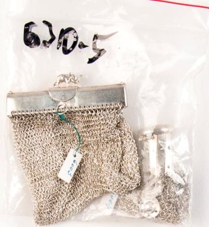 Lot argent comprenant deux porte-monnaie,...