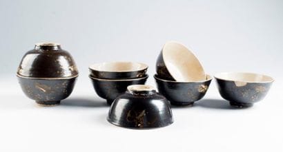 JAPON
Suite de huit bols en céramique émaillée...