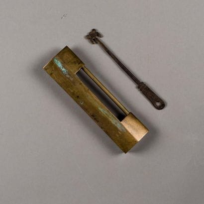 CHINE
Cadenas. L: 17 cm. (
On y joint une...