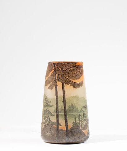 LEGRAS
Vase en verre à décor givré d'arbres...