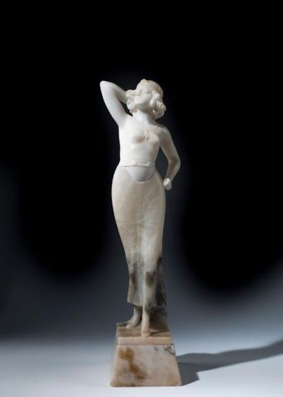 Danseuse. Sujet en albâtre sculpté. Vers...
