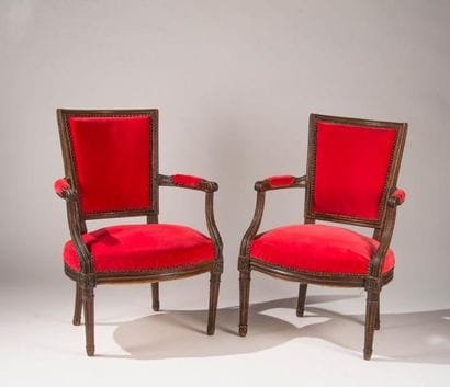 Paire de fauteuils en bois naturel à dossier...