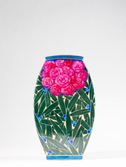 DELVAUX, Paris
Vase en porcelaine à décor...