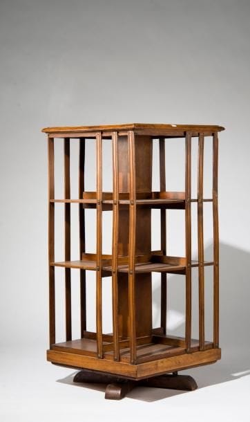 Bibliothèque tournante en bois naturel. Vers...