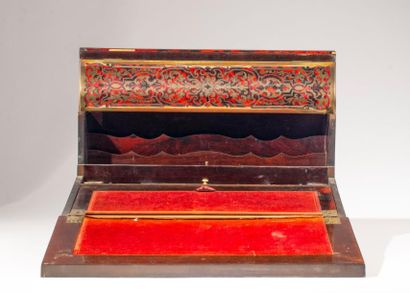 Pupitre en marqueterie d'écaille teintée...