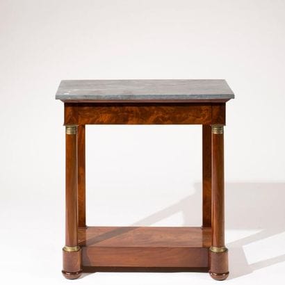 Console en acajou et placage d'acajou, les...