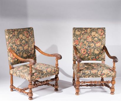 Paire de fauteuils, piétement à entretoise,...