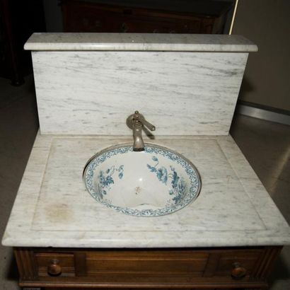 Meuble de toilette ouvrant à une porte en...