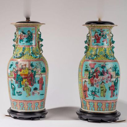 CHINE, CANTON
Paire de vases en porcelaine...