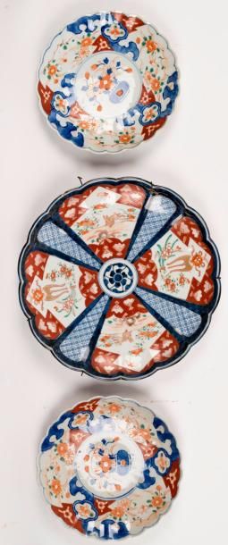 JAPON, Imari, fin XIXème siècle
Lot de trois...