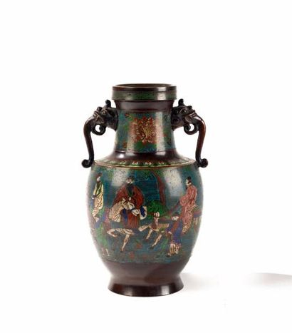 JAPON, première moitié du XXème siècle
Vase...