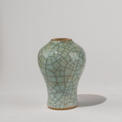 CHINE. Fin du XIXème siècle
Vase en porcelaine...