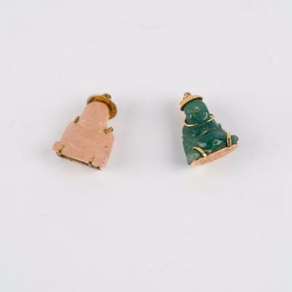 Lot de deux pendentifs bouddha: l'un en jadéite,...
