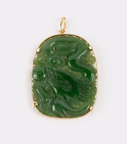 Pendentif en jadéite à décor de dragon, la...