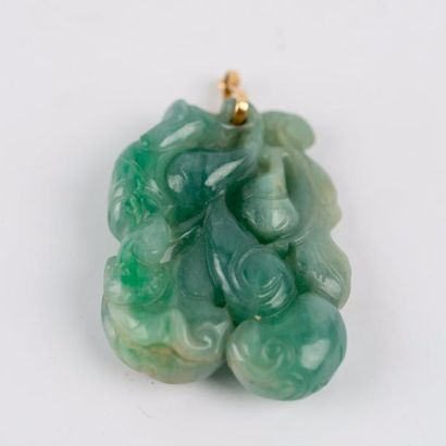 Pendentif en jadéite clair, la monture en...