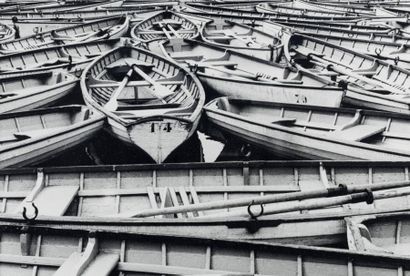 AUBRIAN
Trois photographies en noir et blanc,...
