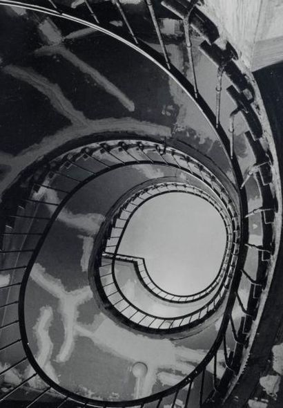 AUBRIAN
Trois photographies en noir et blanc,...
