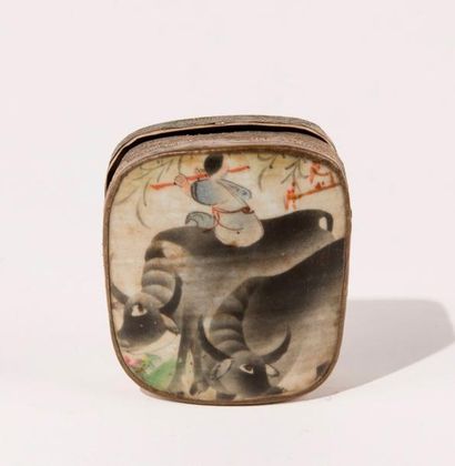 CHINE, XXème siècle. Boite en métal ornée...