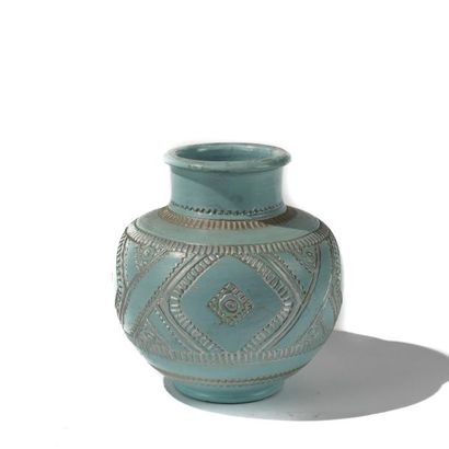 Émile LENOBLE (1875 - 1940). Vase en céramique...