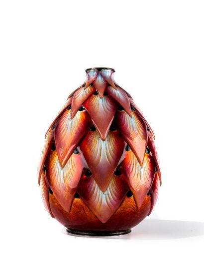 Camille FAURE (1874-1956) Vase en émail bordeaux...
