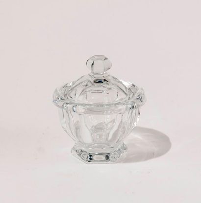 BACCARAT. Drageoir en cristal à pans coupés,...