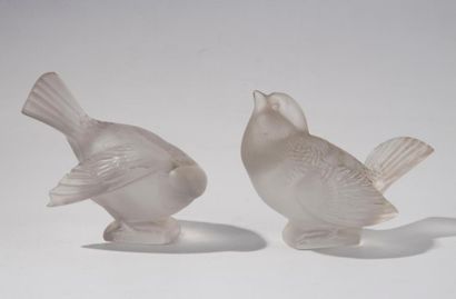 LALIQUE France. Deux colombes en cristal...