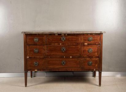 Commode en bois de placage et marqueterie...