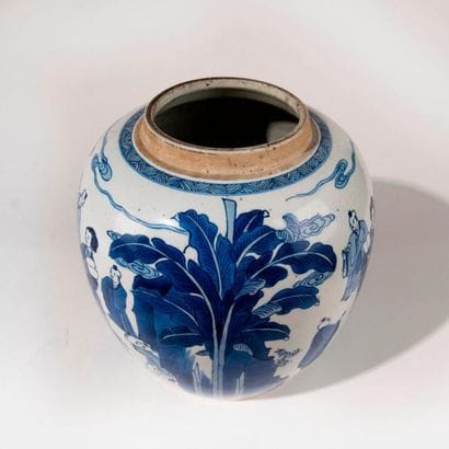 CHINE, début du XXe siècle. Pot en porcelaine...