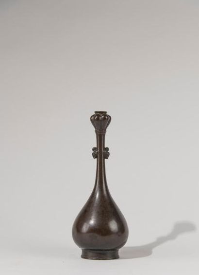 JAPON, fin du XIXème siècle. Deux vases en...