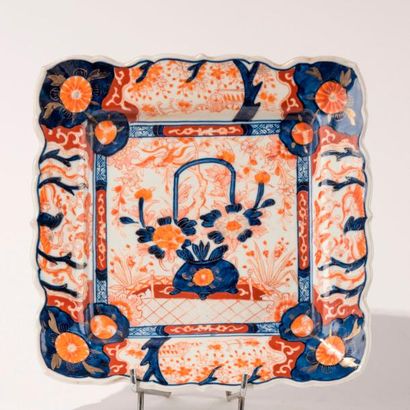 JAPON Imari, début du XXe siècle. Coupe carrée...