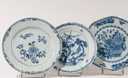 CHINE, XVIIIe siècle. Ensemble de cinq assiettes...