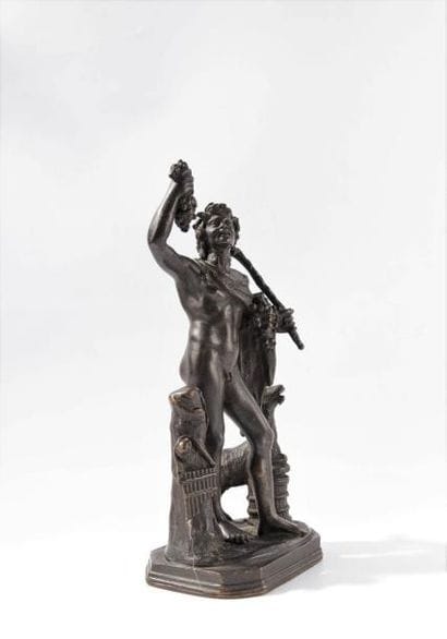 Bacchus debout tenant une grappe, une chèvre...