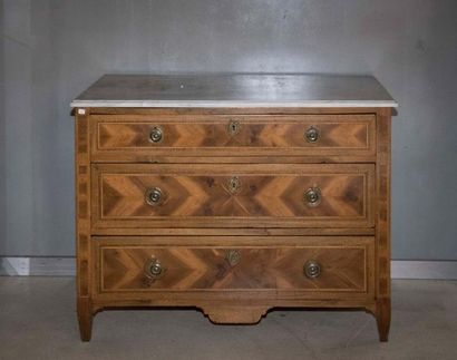 Commode en bois de placage et marqueterie...