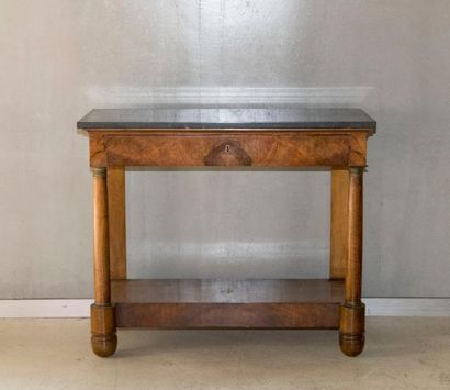 Console-desserte, les montants en colonne,...
