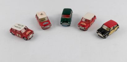 Corgi Toys , lot de 5 mini cooper bon état...