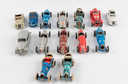 Lot de 28 voitures comprenant : 22 voitures...