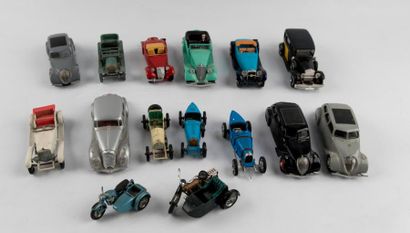 Lot de 24 voitures comprenant : 4 voitures...